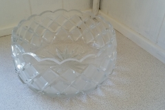 Smuk glasskål i klart glas halvkrystal ø 15 cm kr. 50,00