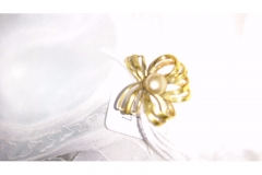 Forgyldt broche kr. 40,00